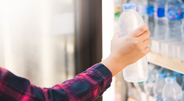 Ramai Temuan Mikroplastik dalam Air Minum Kemasan Ramai Temuan Mikroplastik dalam Air Minum Kemasan