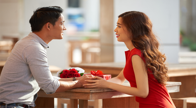 Pria Diniliai Lebih Romantis Ketimbang Wanita, Benarkah?