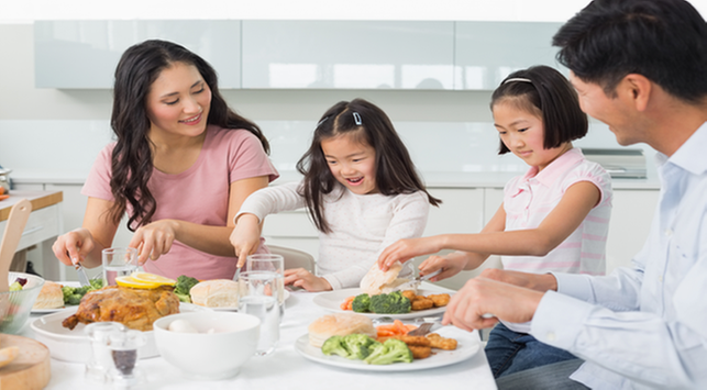 Lebih Baik Mana, Makanan Pedas atau Berlemak untuk Berbuka?