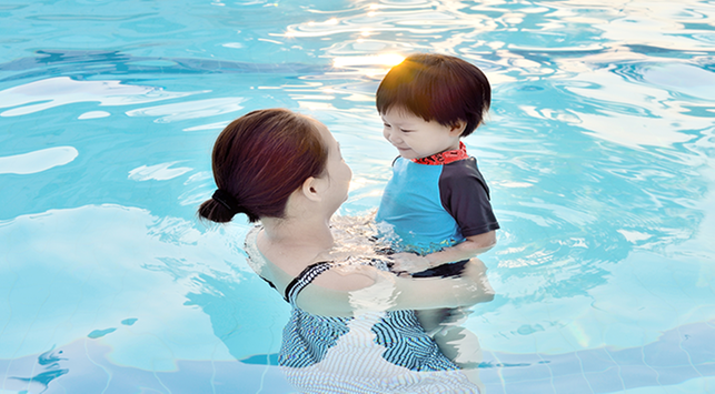 buang air kecil di kolam renang buang air kecil di kolam renang