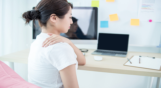 frozen shoulder, sering bawa barang berat, cedera bahu frozen shoulder, sering bawa barang berat, cedera bahu